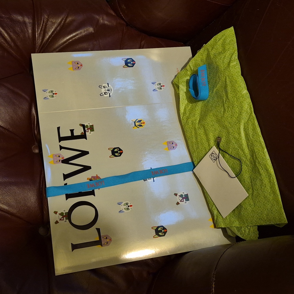 NEW 💗 LOEWE 💗 A LITTLE LUXE 6+ Piece Bundle 🎁 GIFT READY! 🥂 Get Bougie 🥂